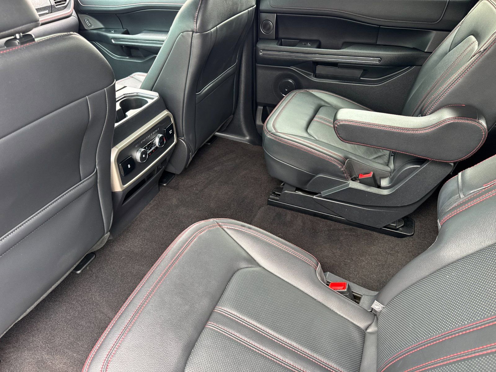 Used 2023 Ford Expedition Max Limited image 14