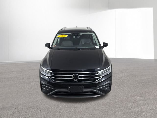 Used 2023 Volkswagen Tiguan SE w/ Panoramic Sunroof Package image 46