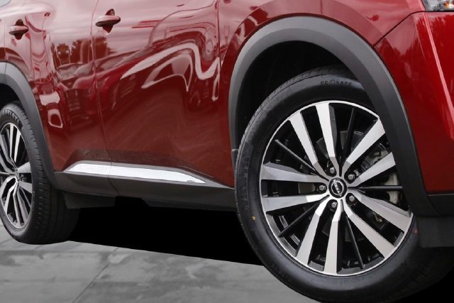 Certified 2023 Nissan Pathfinder Platinum w/ Black Appearance Package AWD/4WD image 3