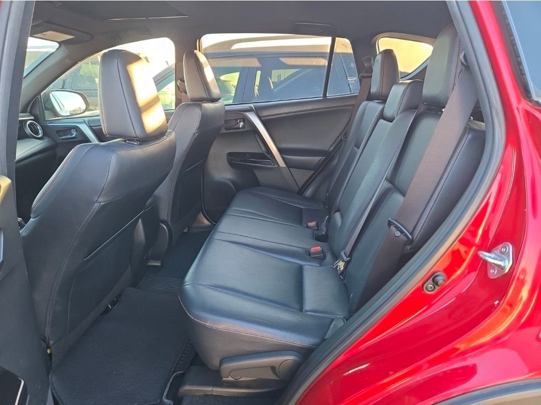 Used 2017 Toyota RAV4 SE w/ Advanced Technology Package image 13