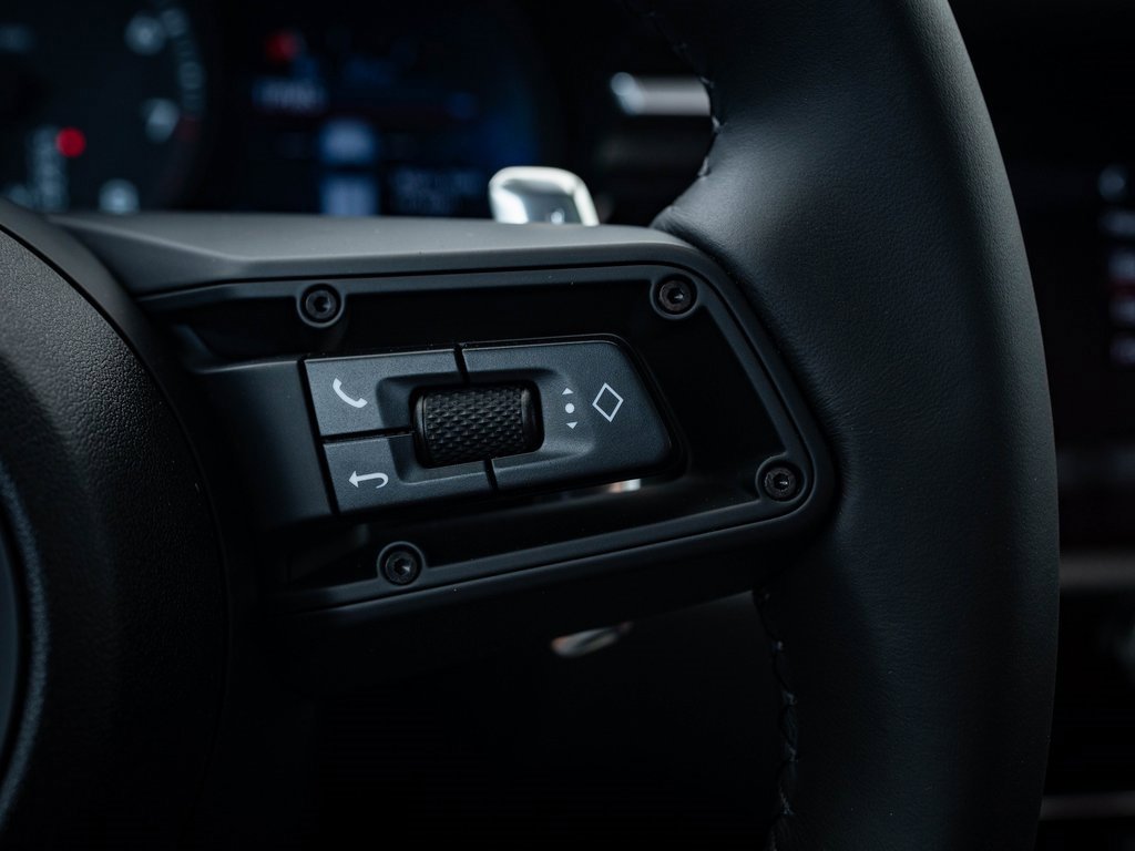 Certified 2025 Porsche Macan image 25