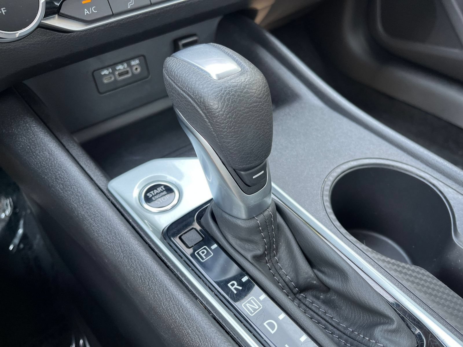 Used 2025 Nissan Altima 2.5 SV FWD image 41