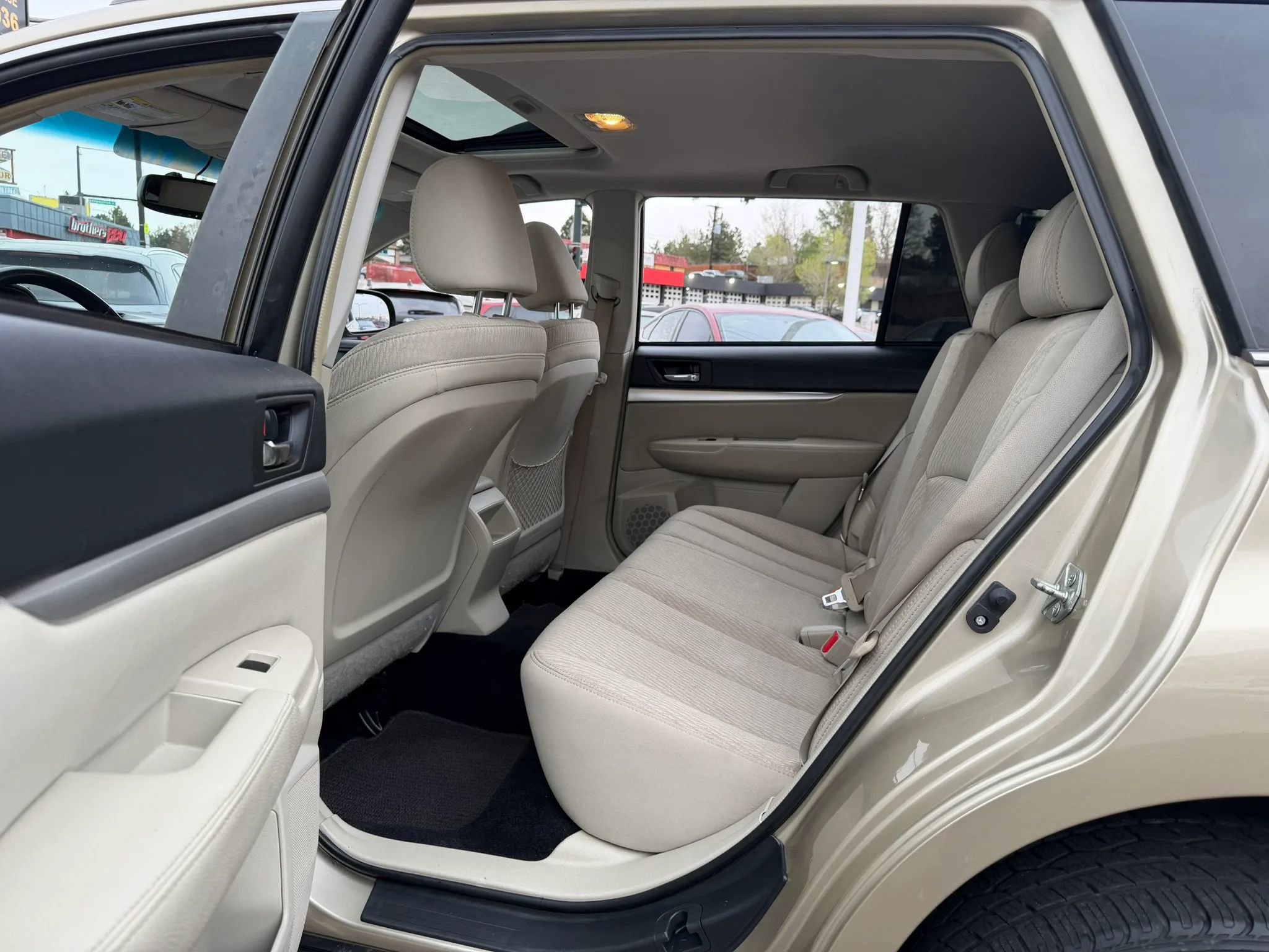 Used 2010 Subaru Outback 2.5i Premium image 16