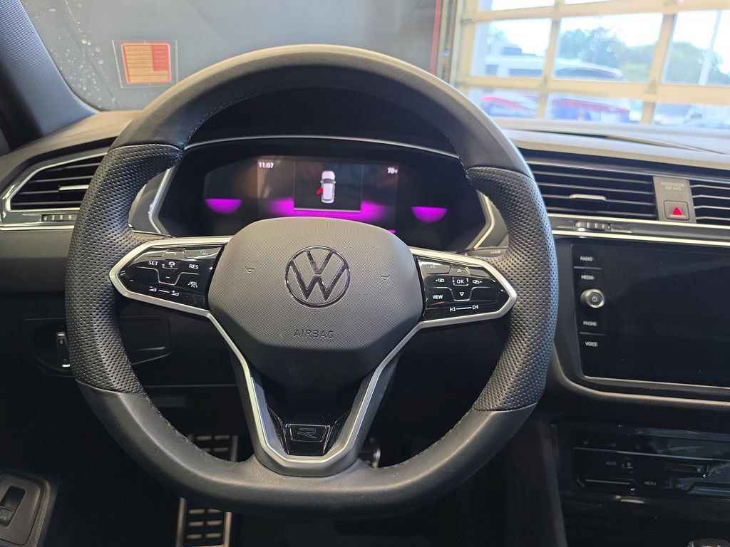 Used 2024 Volkswagen Tiguan SE R-Line w/ MDO Package, Three-Row FWD image 21