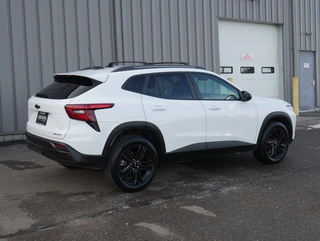 Used 2025 Chevrolet Trax ACTIV w/ Sunroof Package image 12