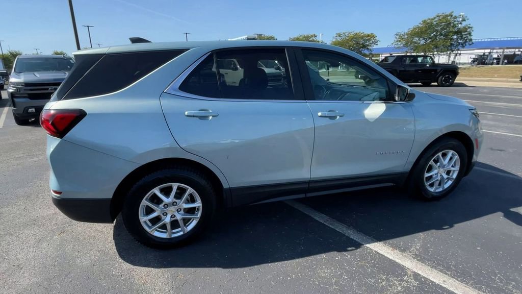 Used 2022 Chevrolet Equinox LT FWD image 2
