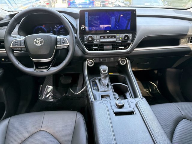 Used 2025 Toyota Grand Highlander AWD image 19