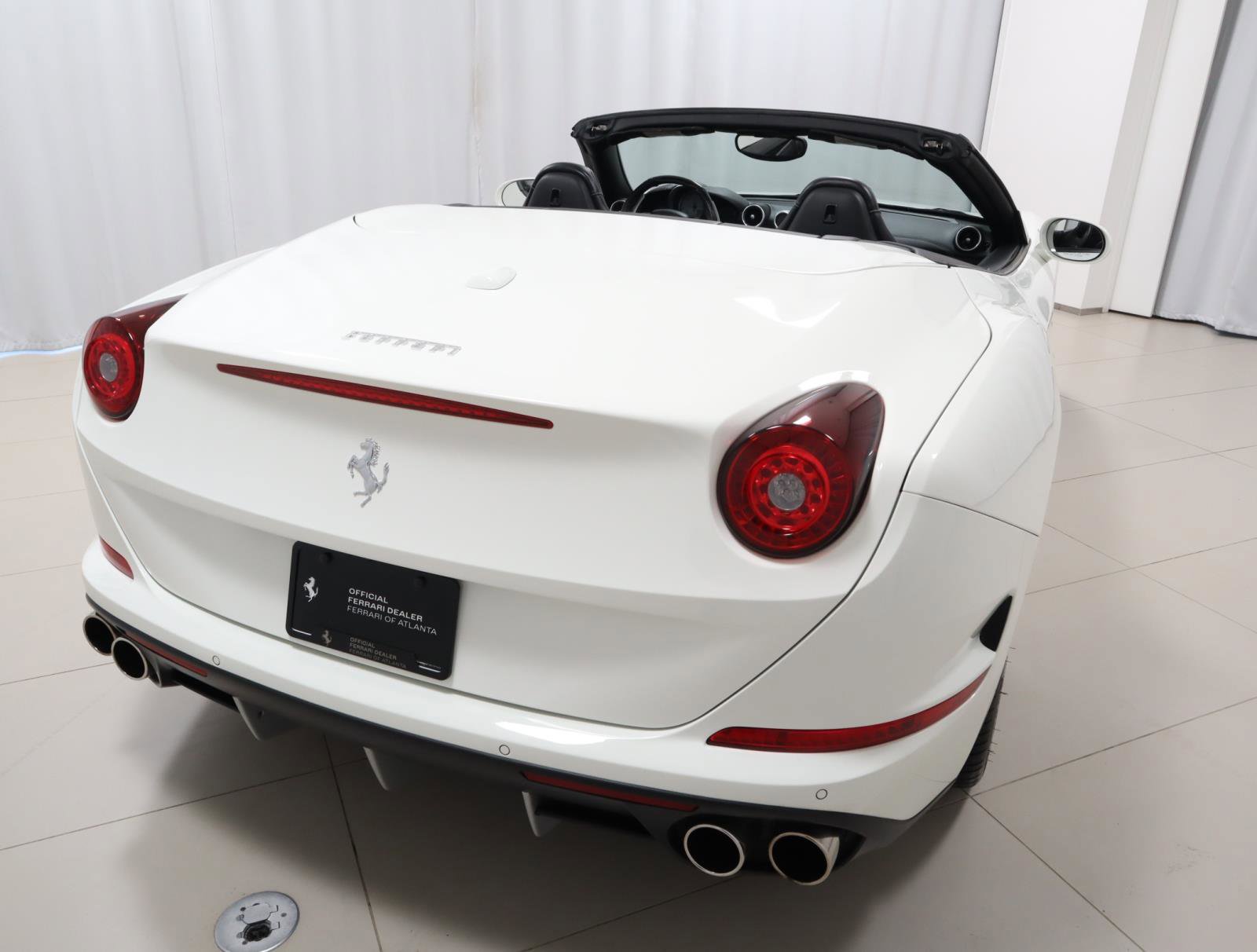 Used 2016 Ferrari California T image 11