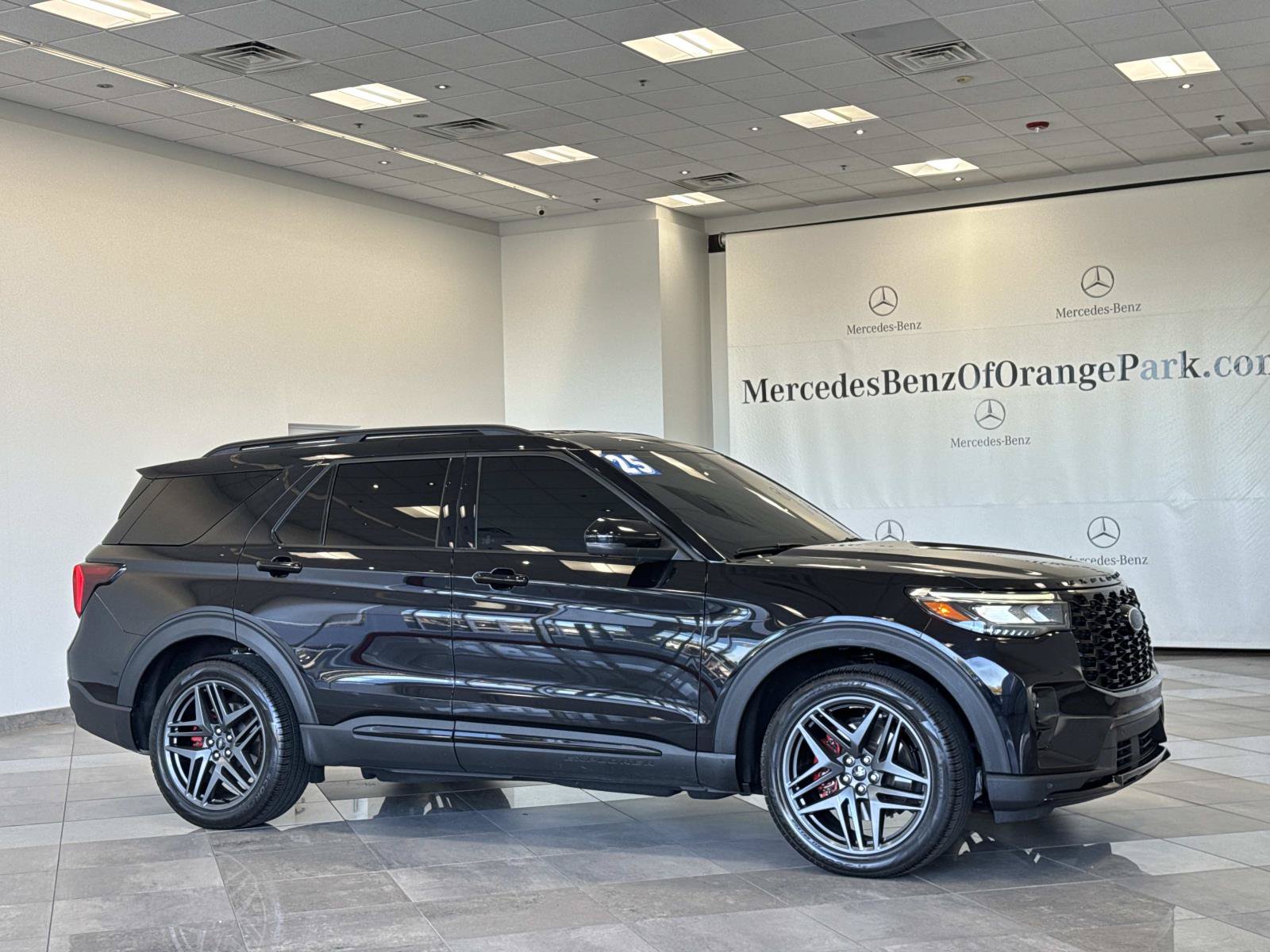 Used 2025 Ford Explorer ST RWD image 2