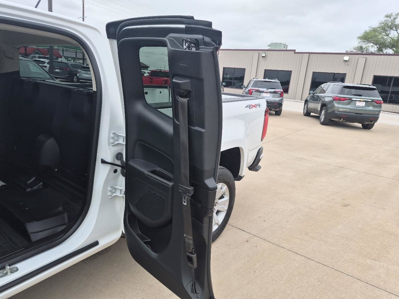 Used 2022 Chevrolet Colorado LT w/ Fleet Safety Package AWD/4WD image 10