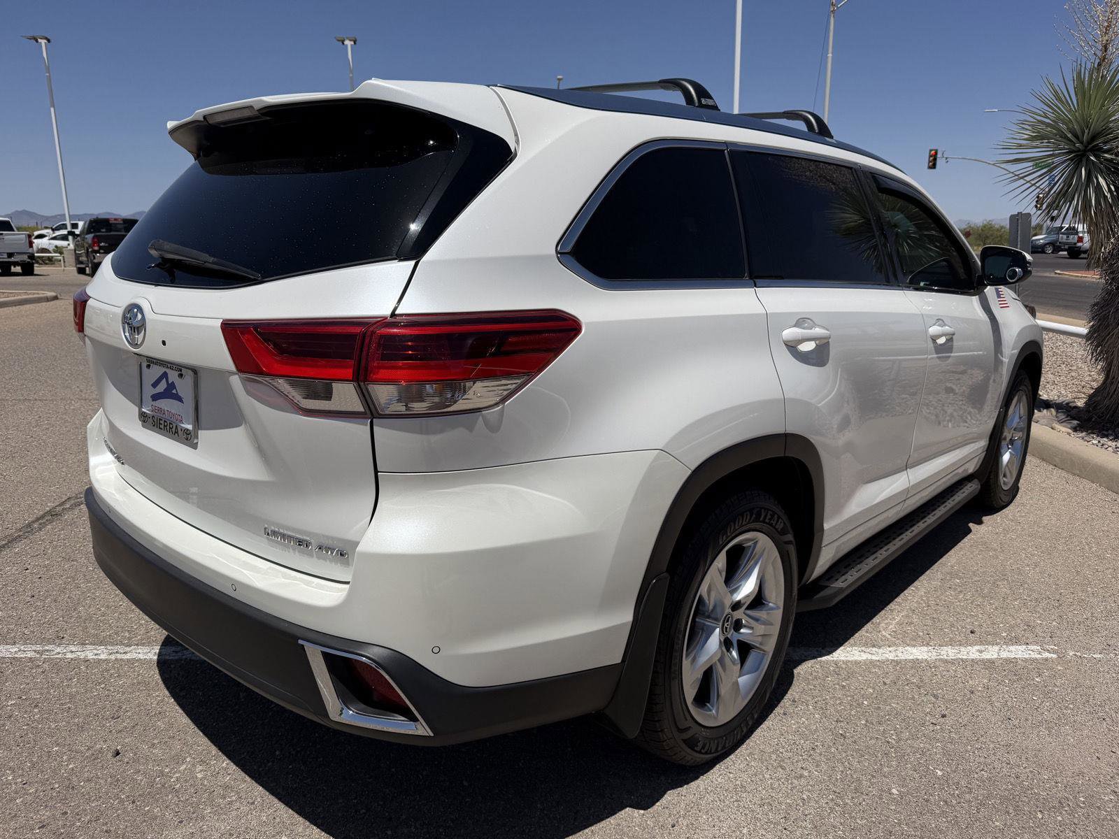 Used 2017 Toyota Highlander Limited AWD/4WD image 5