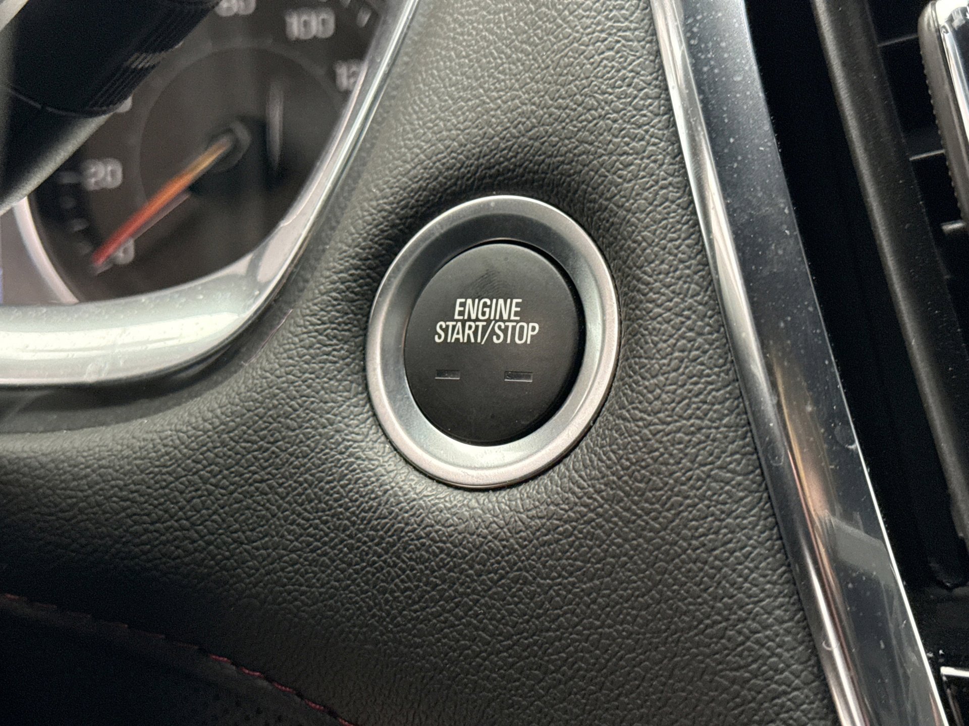 Used 2023 Chevrolet Traverse RS image 23