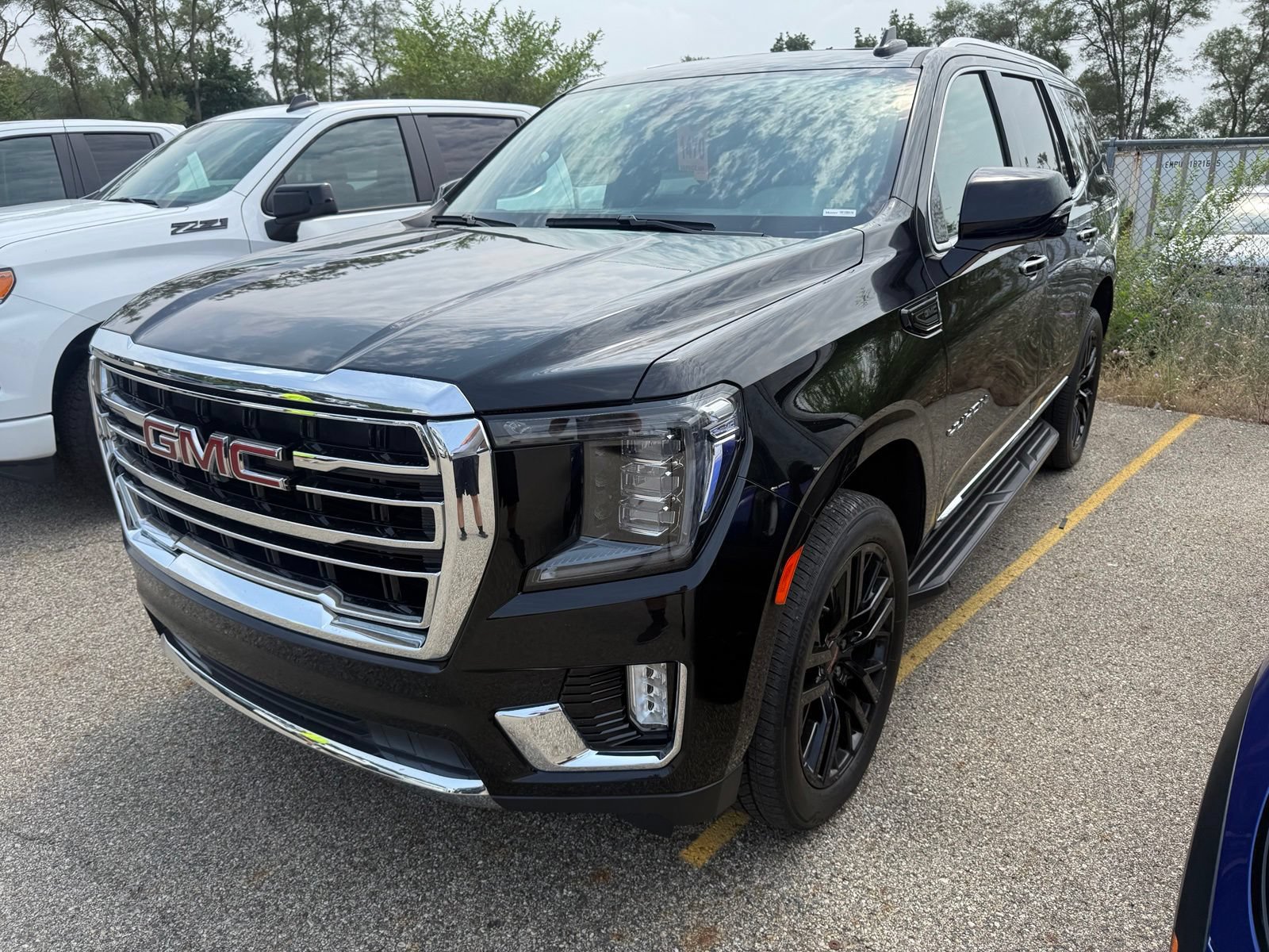 Used 2021 GMC Yukon SLT w/ SLT Luxury Package AWD/4WD image 5
