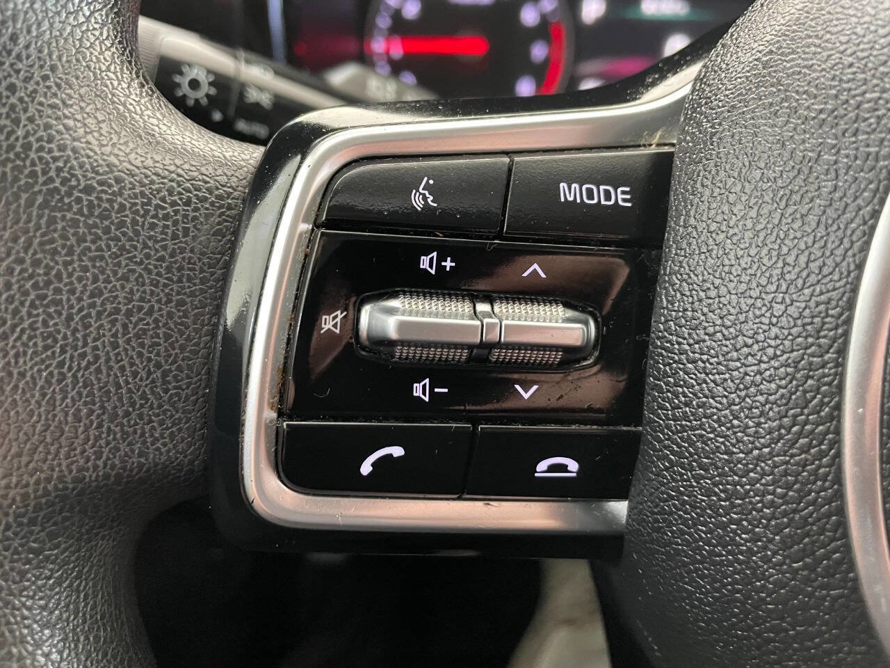 Used 2021 Kia Sorento LX image 40