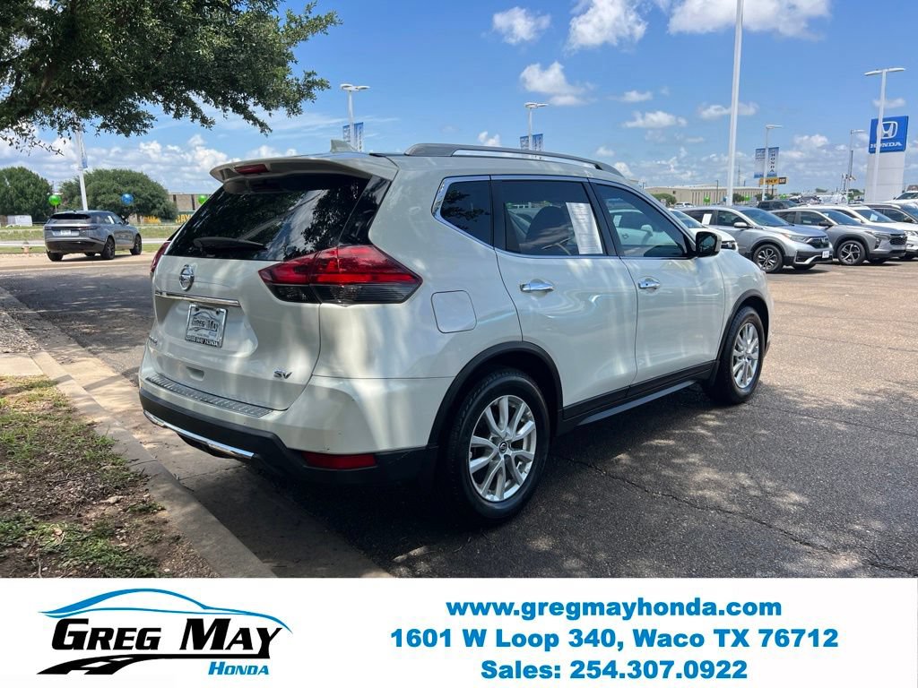 Used 2017 Nissan Rogue SV w/ SV Family Package FWD image 7