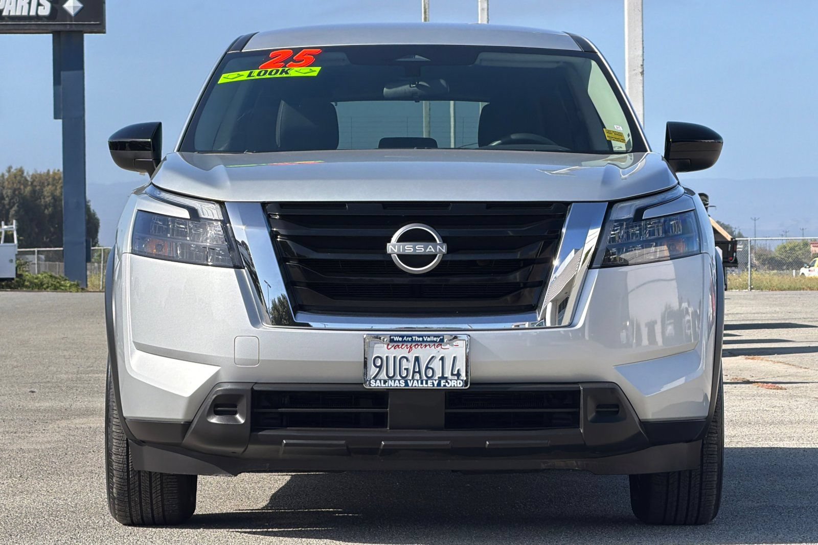 Used 2025 Nissan Pathfinder S FWD image 9