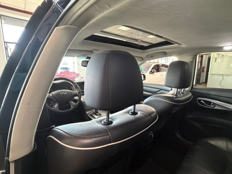 Used 2019 INFINITI Q70 Luxe RWD image 22