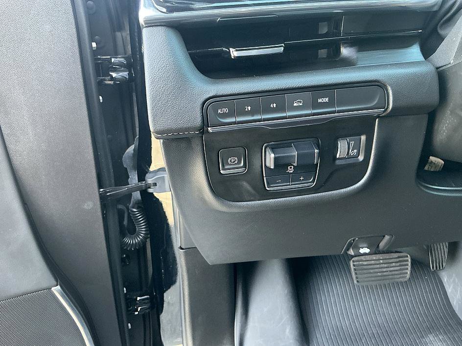 Used 2023 Cadillac Escalade ESV Sport image 13