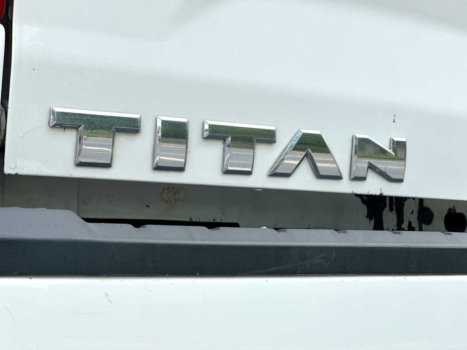 Used 2022 Nissan Titan SV image 15