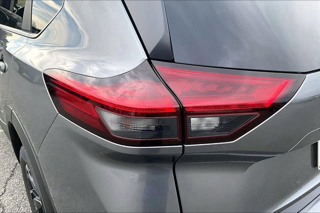 Used 2024 Nissan Rogue SV image 23