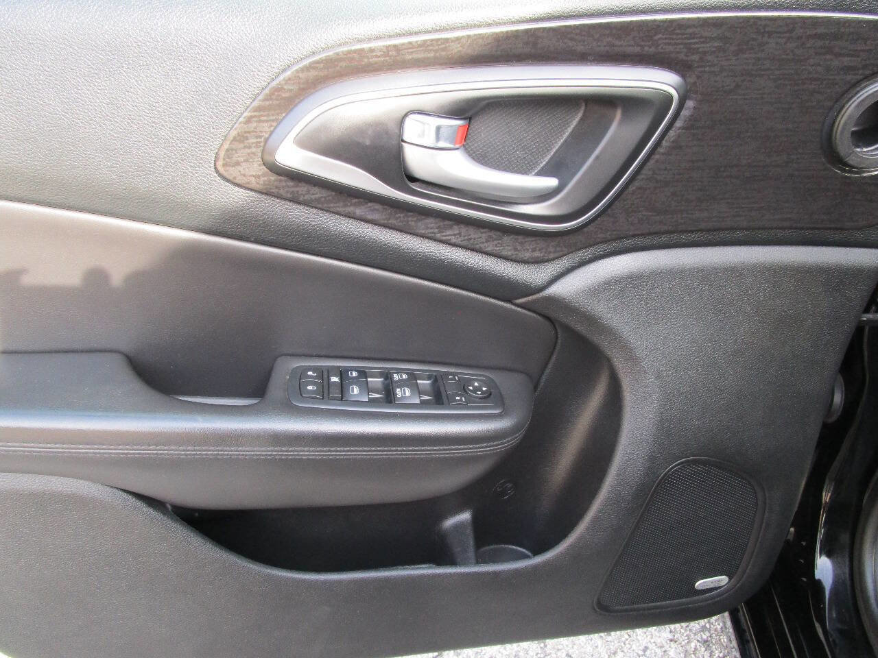 Used 2016 Chrysler 200 C w/ Navigation & Sound Group I AWD/4WD image 9