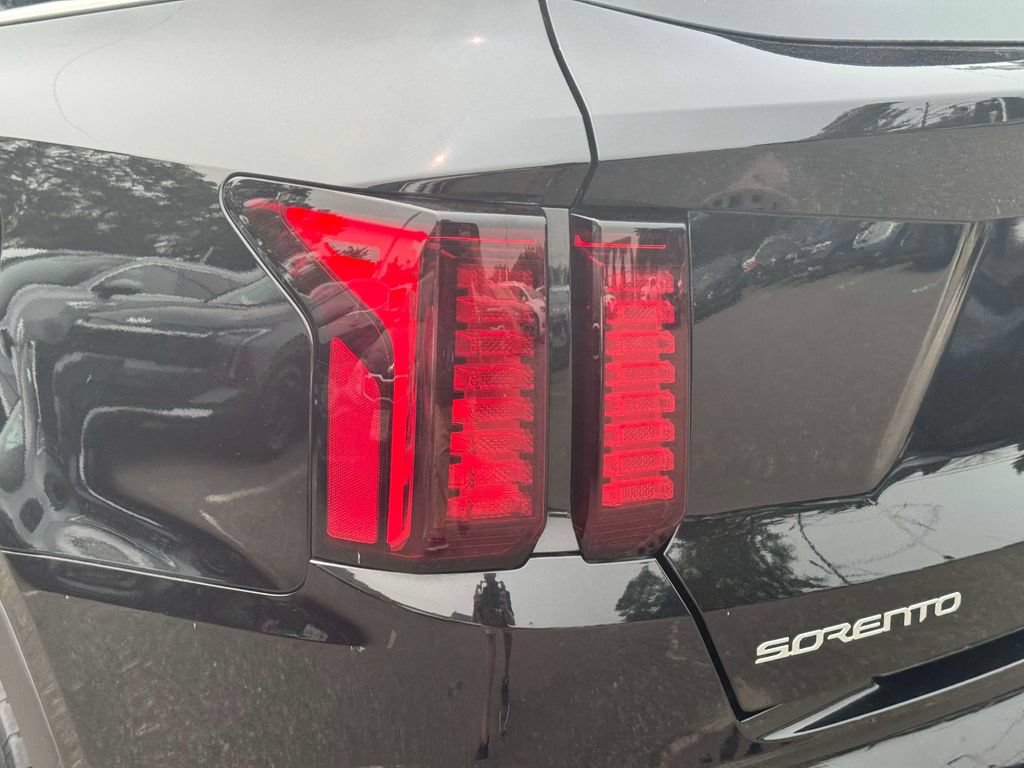 Used 2023 Kia Sorento EX AWD/4WD image 9