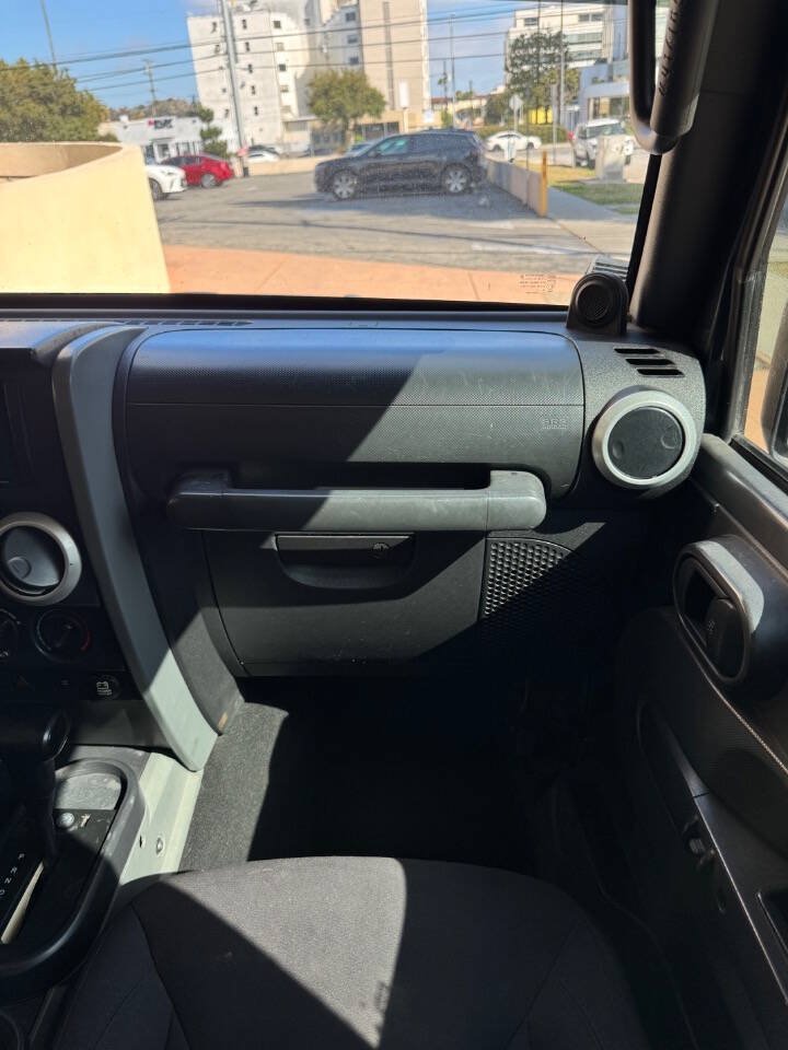 Used 2008 Jeep Wrangler Unlimited Sahara w/ Trailer Tow Group AWD/4WD image 21