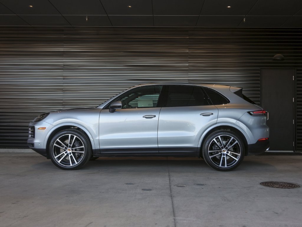Certified 2026 Porsche Cayenne AWD/4WD image 2