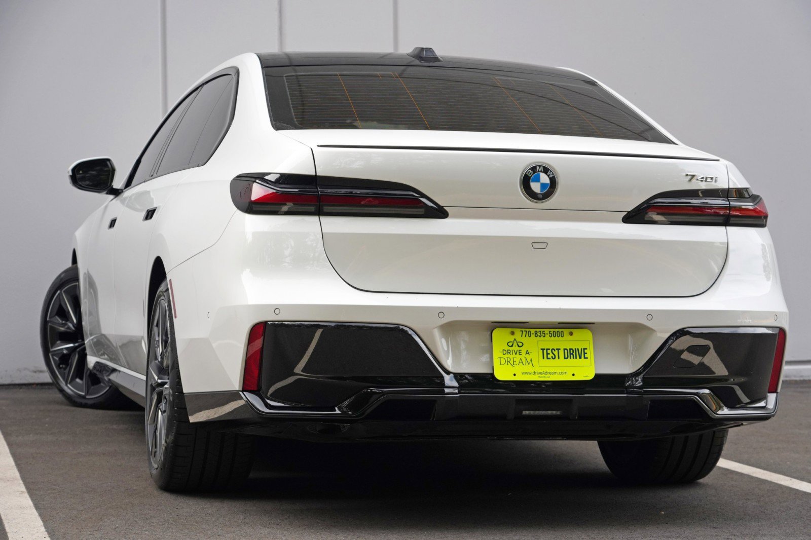 Used 2023 BMW 740i w/ Parking Assistance Package RWD image 6