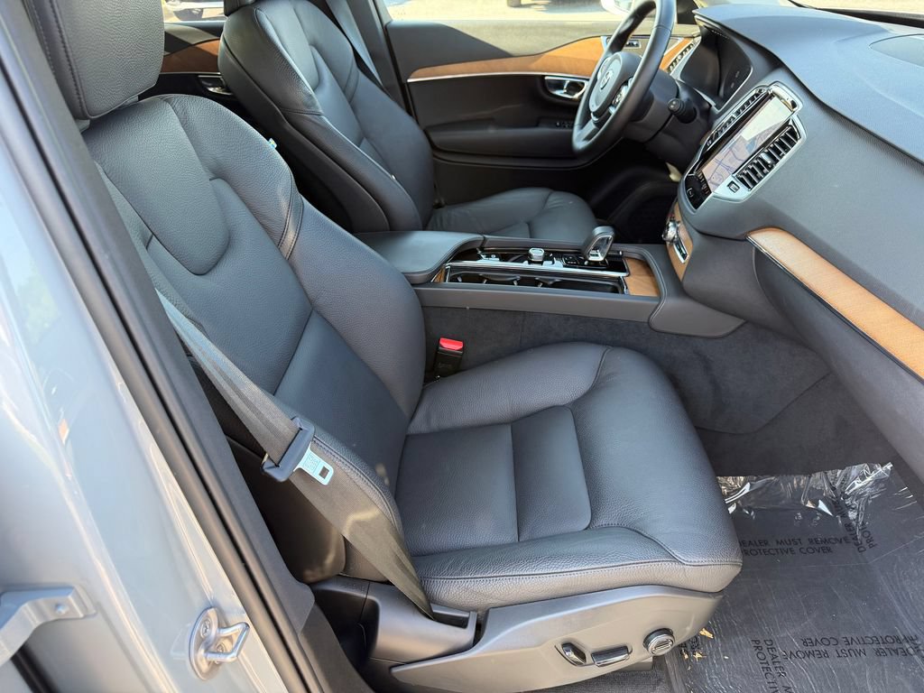Used 2025 Volvo XC90 T8 Plus w/ Protection Package Premier AWD/4WD image 14