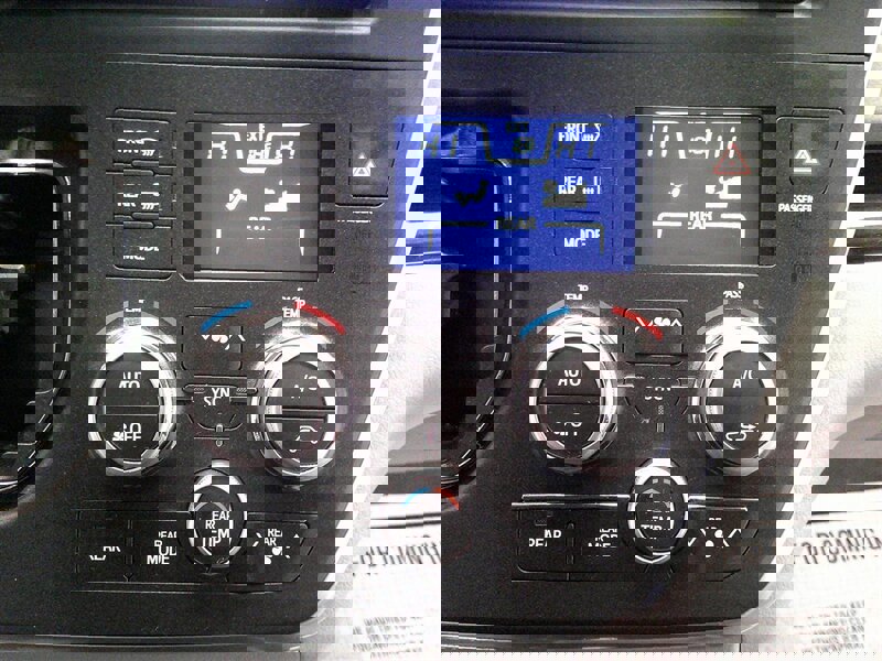 Used 2017 Toyota Sienna XLE image 18