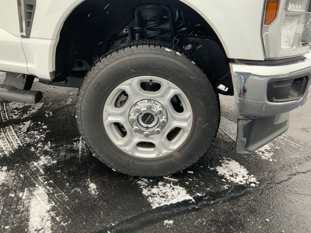 Used 2025 Ford F350 XLT image 27