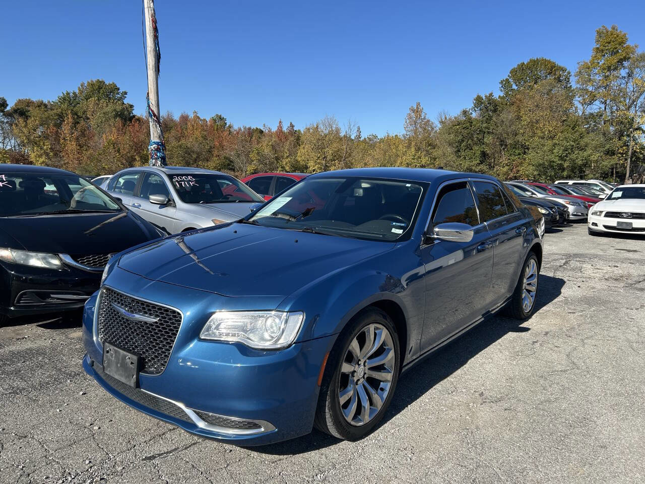 Used 2020 Chrysler 300 Touring w/ Chrome Appearance Package image 2