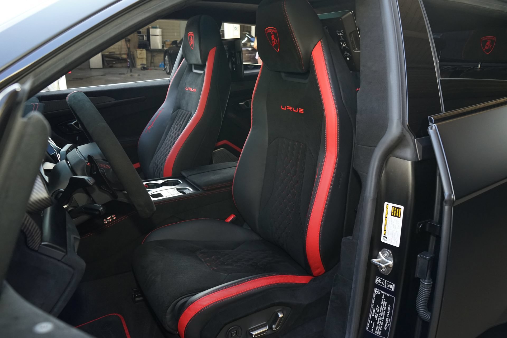 Used 2023 Lamborghini Urus Performante AWD/4WD image 16
