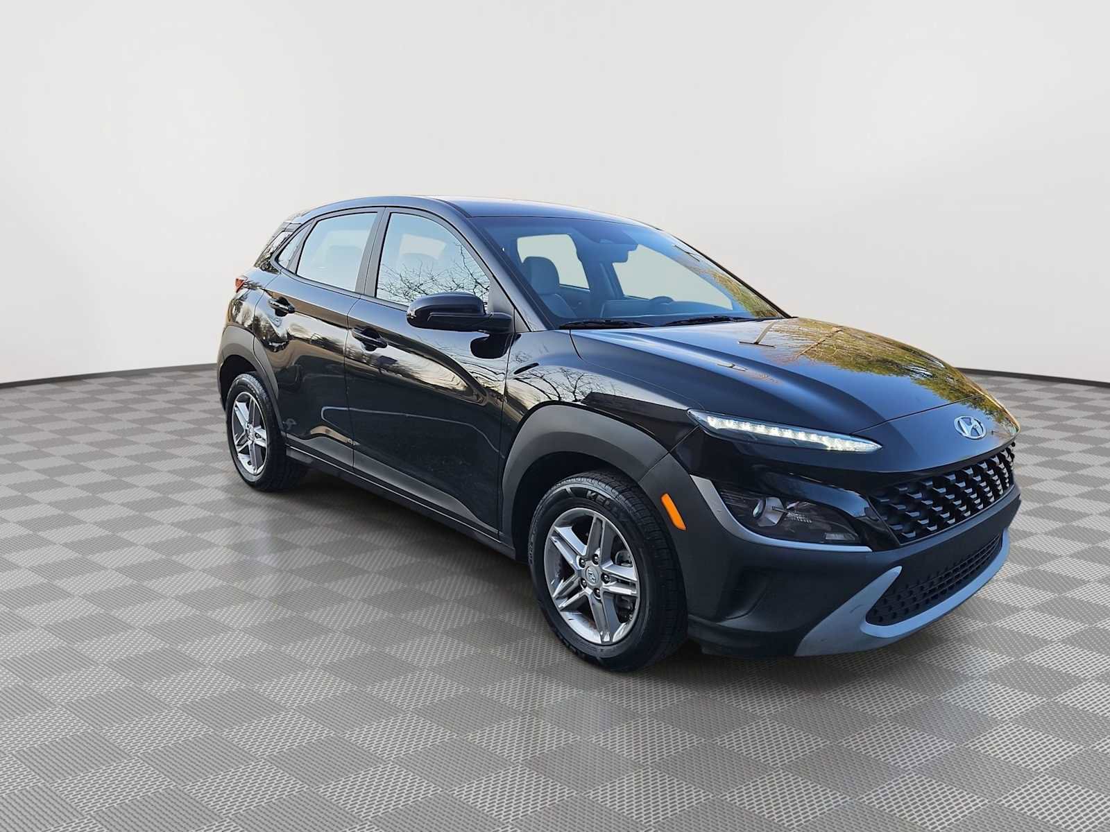 Used 2022 Hyundai Kona SE image 2