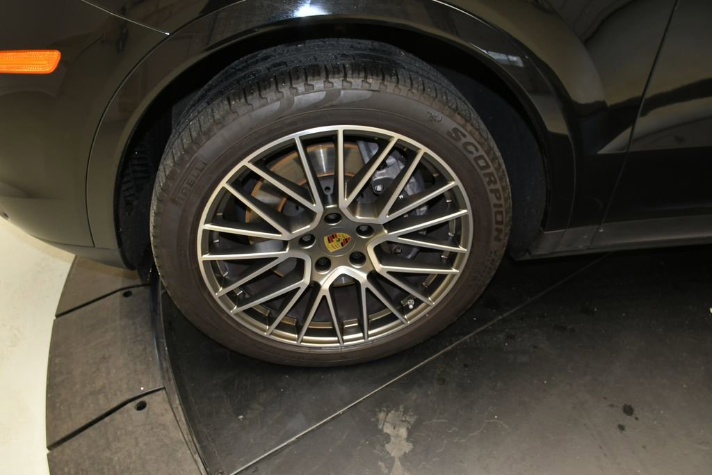 Certified 2023 Porsche Cayenne Platinum Edition AWD/4WD image 14