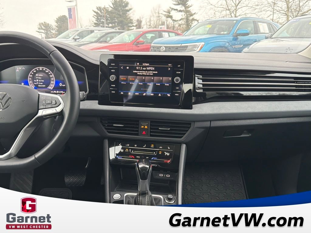 Used 2025 Volkswagen Jetta SE w/ Sunroof Package image 17