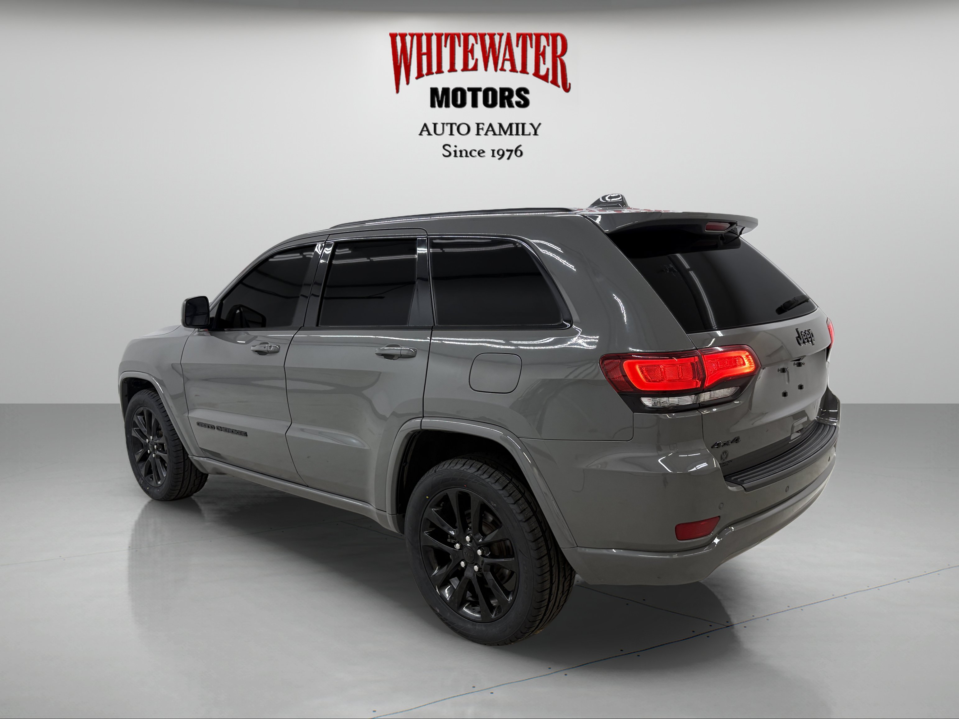Used 2021 Jeep Grand Cherokee Laredo X AWD/4WD image 2
