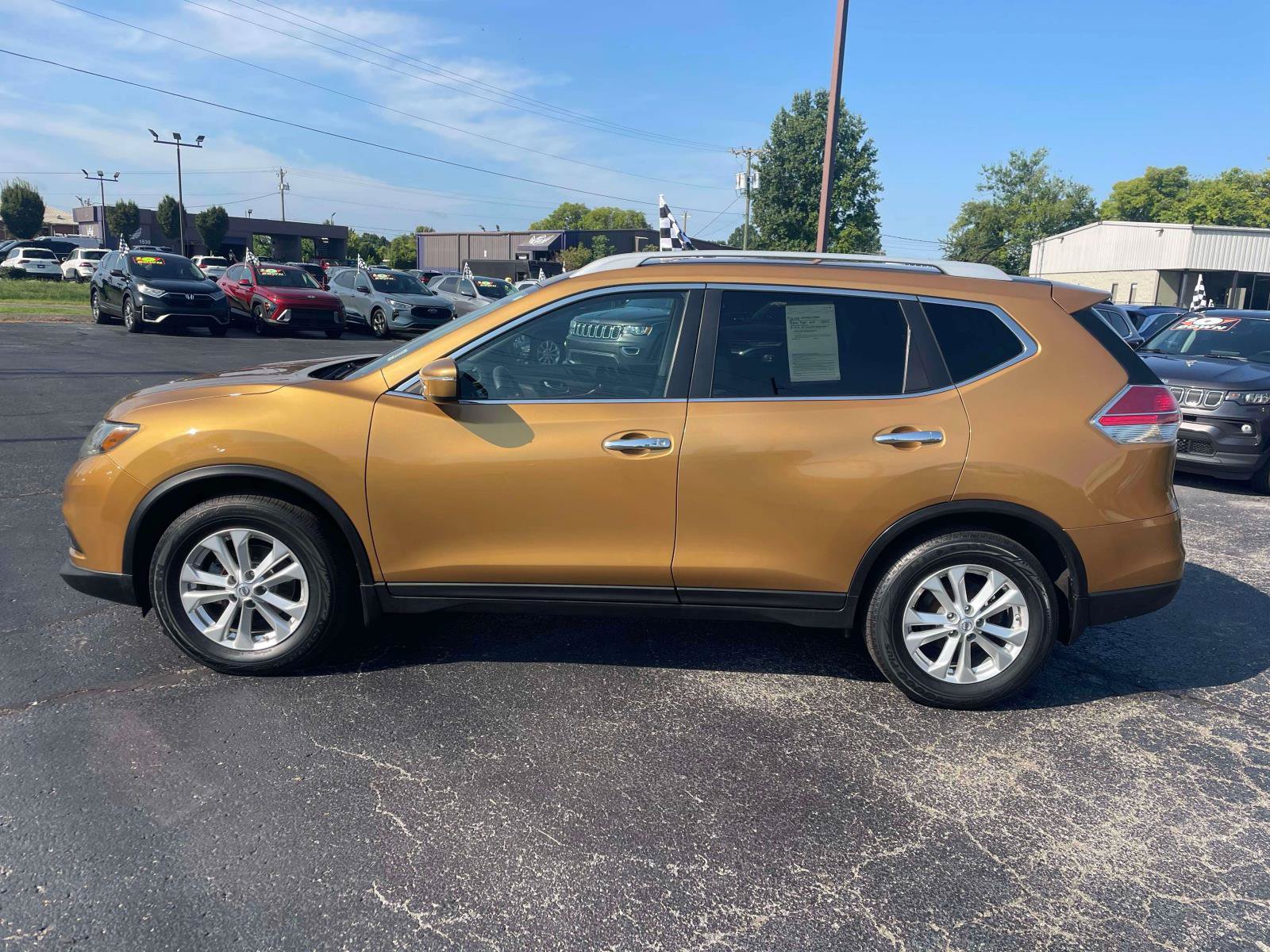 Used 2015 Nissan Rogue SV FWD image 4