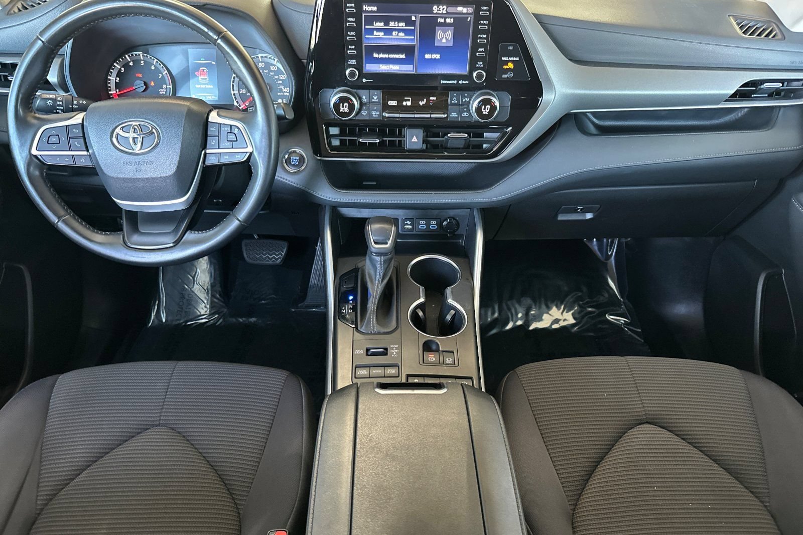 Used 2022 Toyota Highlander LE AWD/4WD image 16