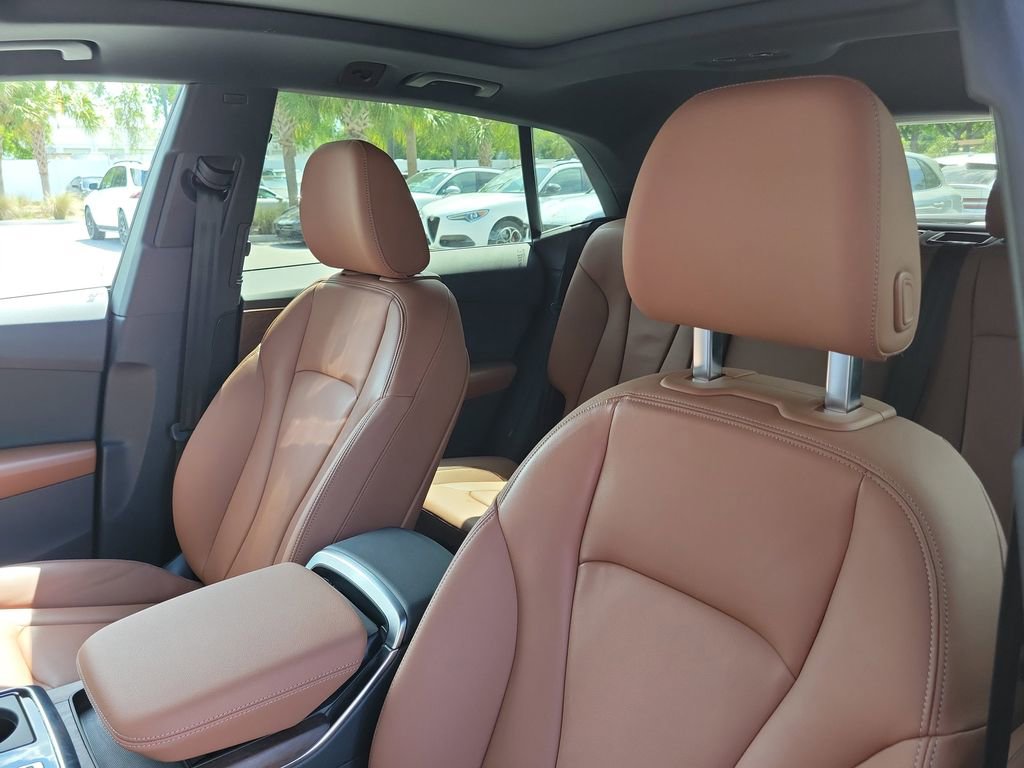 Used 2024 Audi Q8 Premium image 6