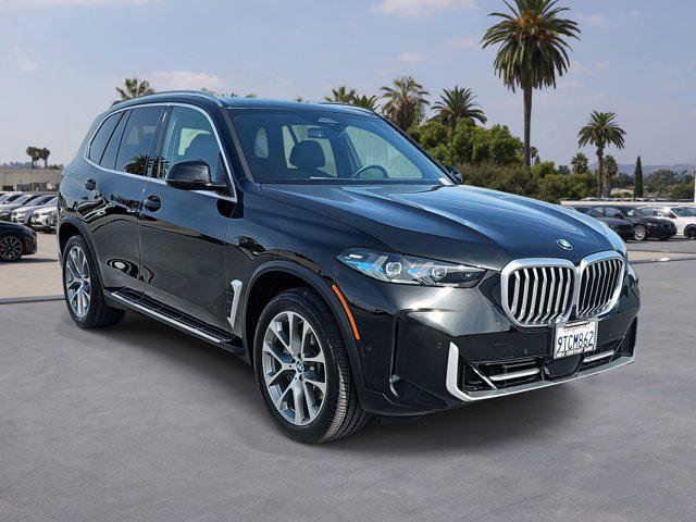 Used 2025 BMW X5 sDrive40i w/ Climate Comfort Package image 3