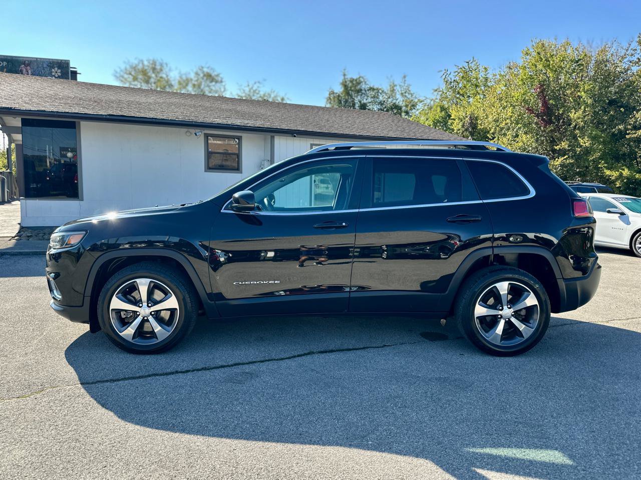 Used 2019 Jeep Cherokee Limited FWD image 7