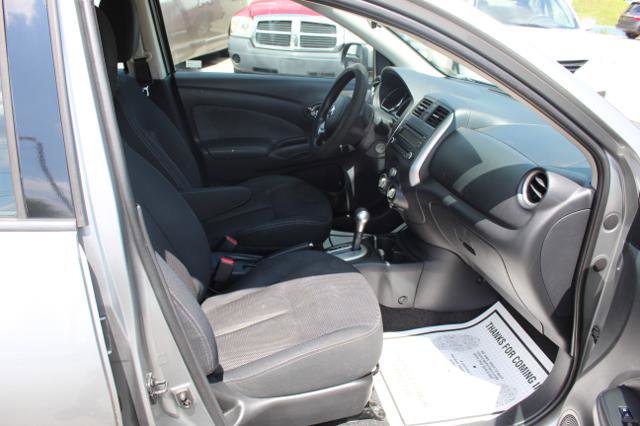 Used 2014 Nissan Versa SV image 16