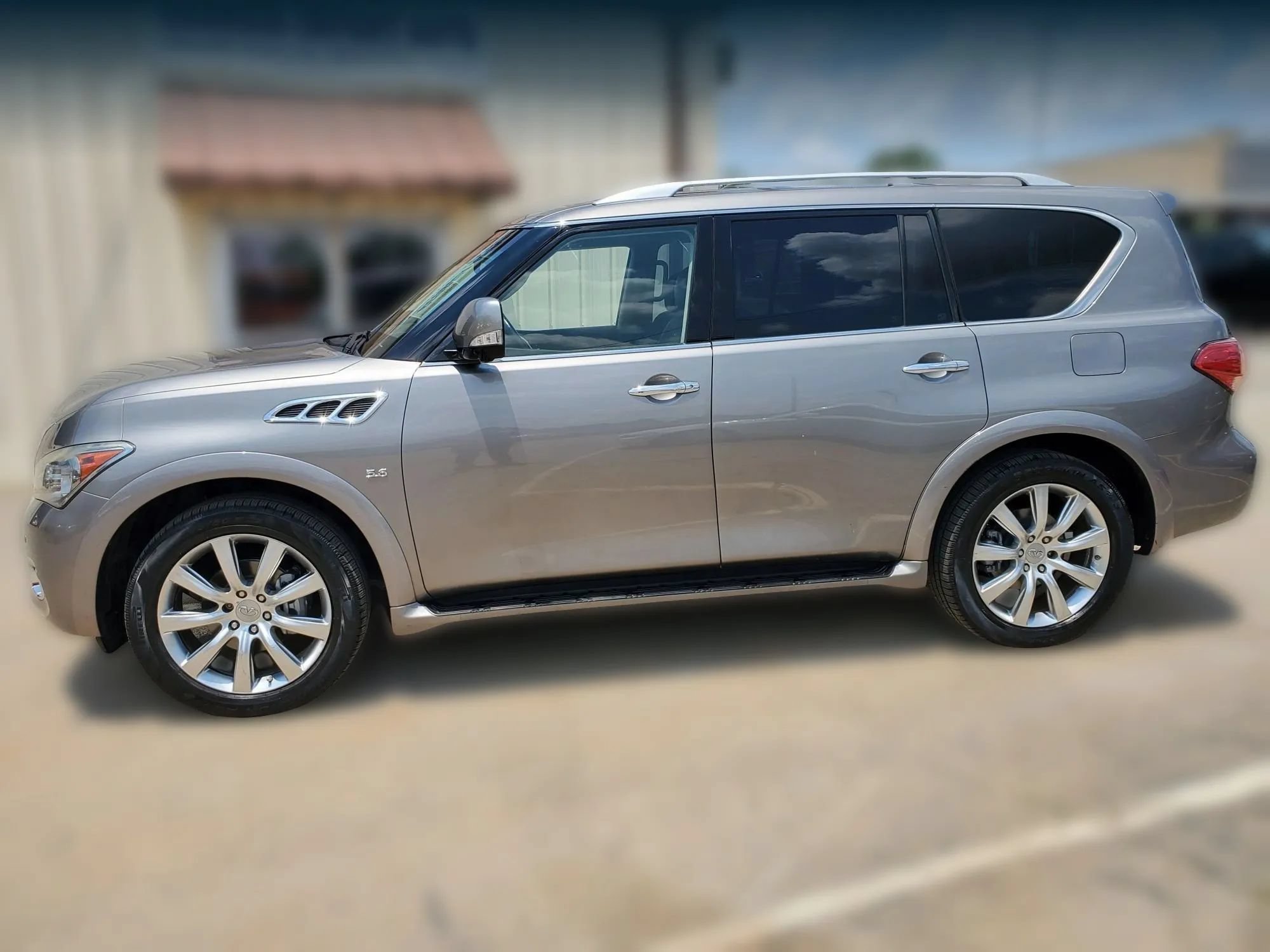 Used 2014 INFINITI QX80 4WD w/ Theater Package image 8