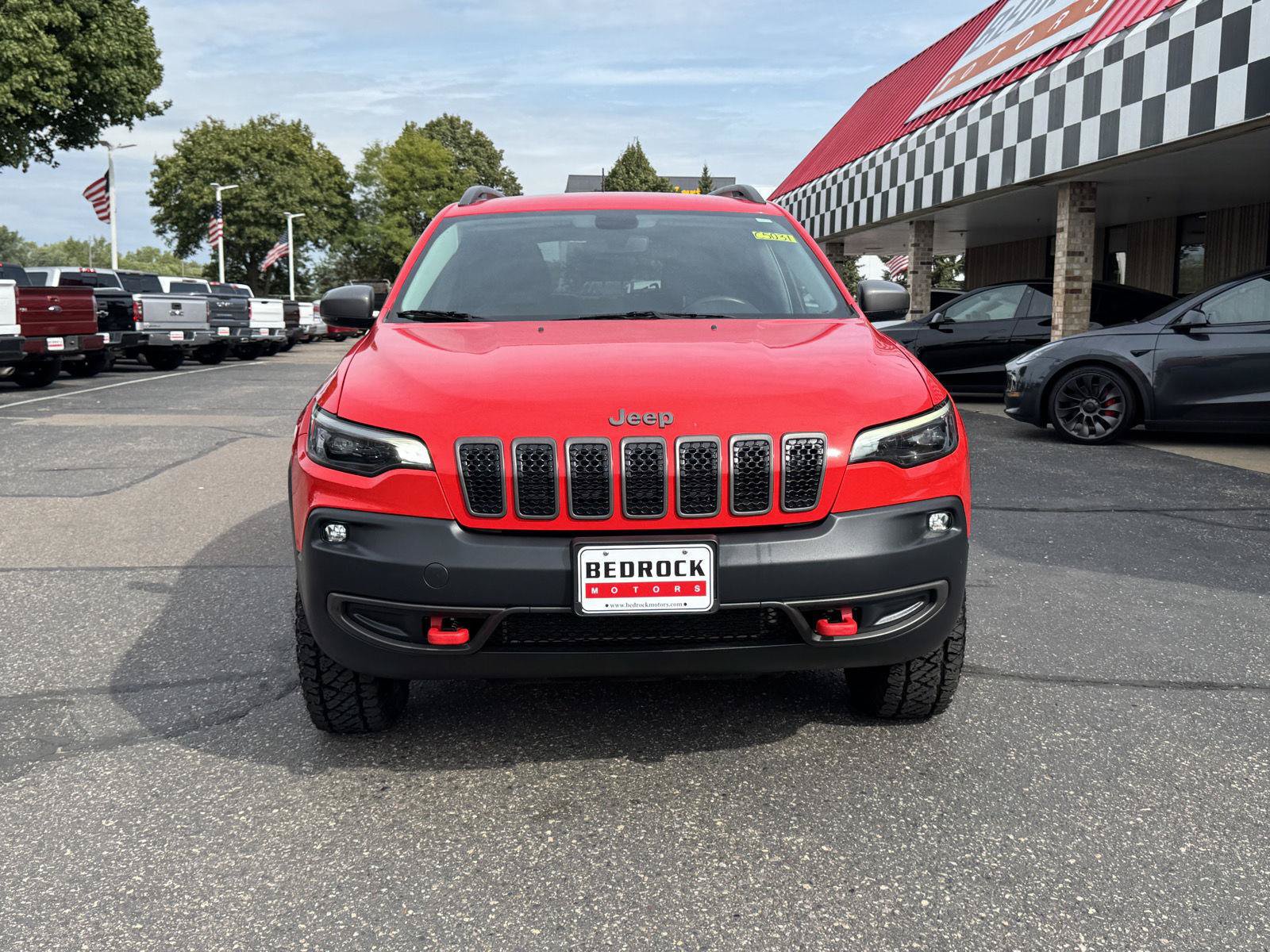 Used 2019 Jeep Cherokee Trailhawk w/ Cold Weather Group AWD/4WD image 2