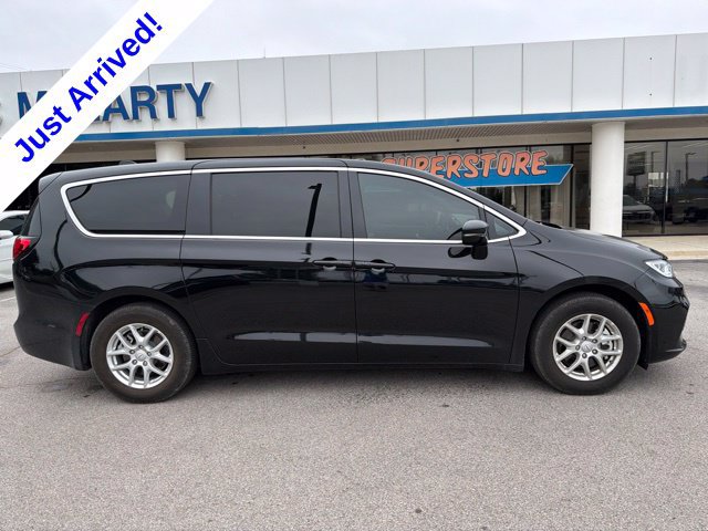 Used 2026 Chrysler Pacifica Select FWD image 2