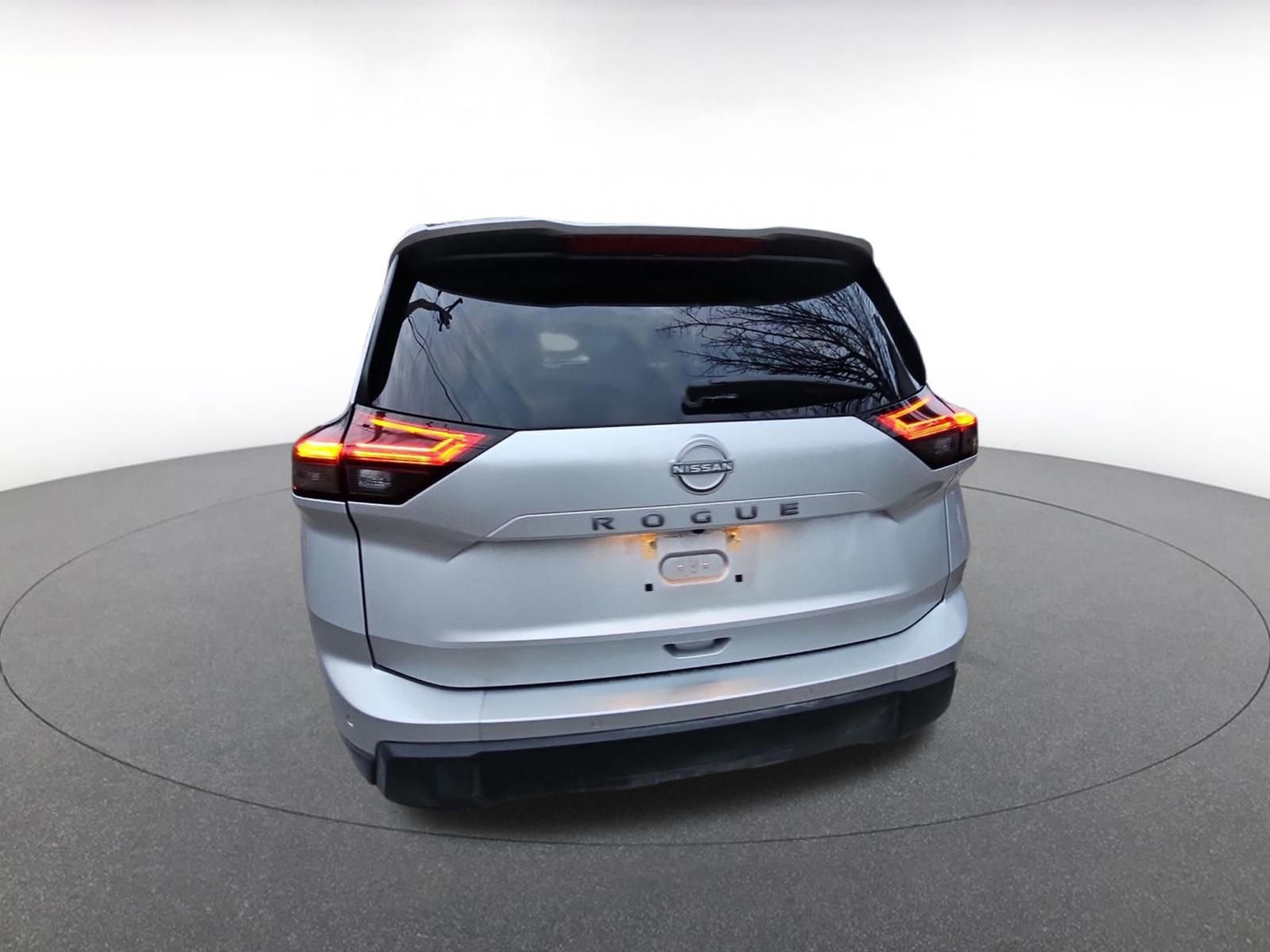 Used 2025 Nissan Rogue SV image 5