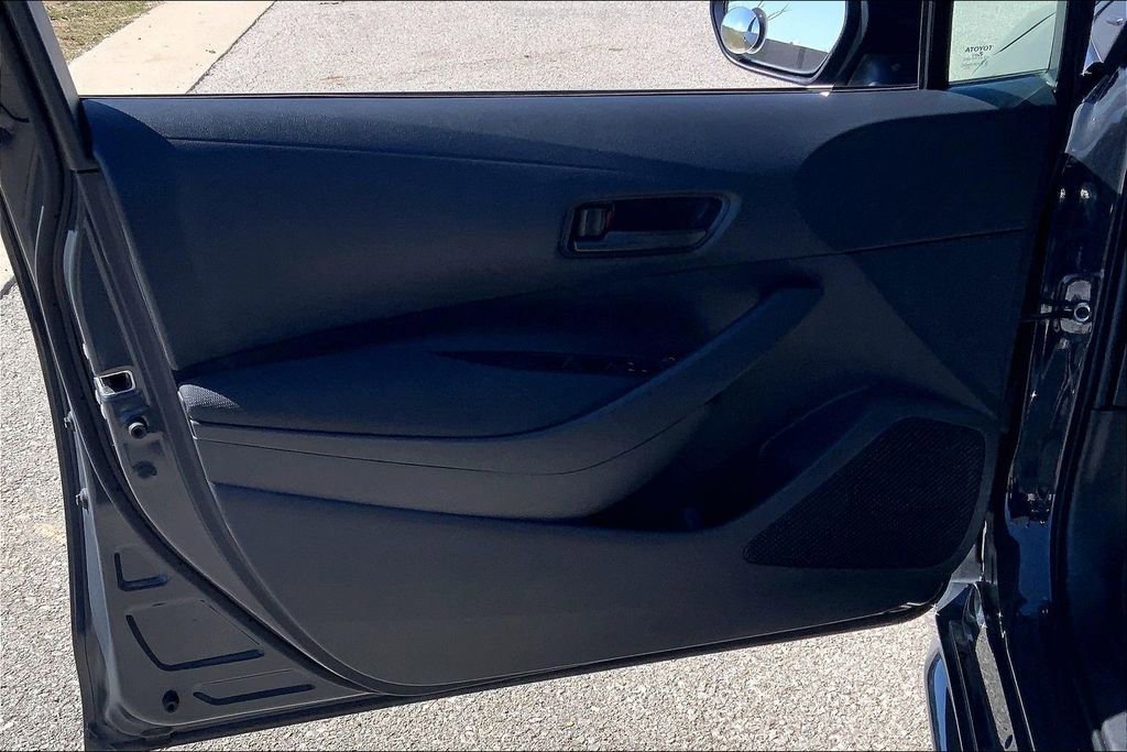 Used 2025 Toyota Corolla LE FWD image 19