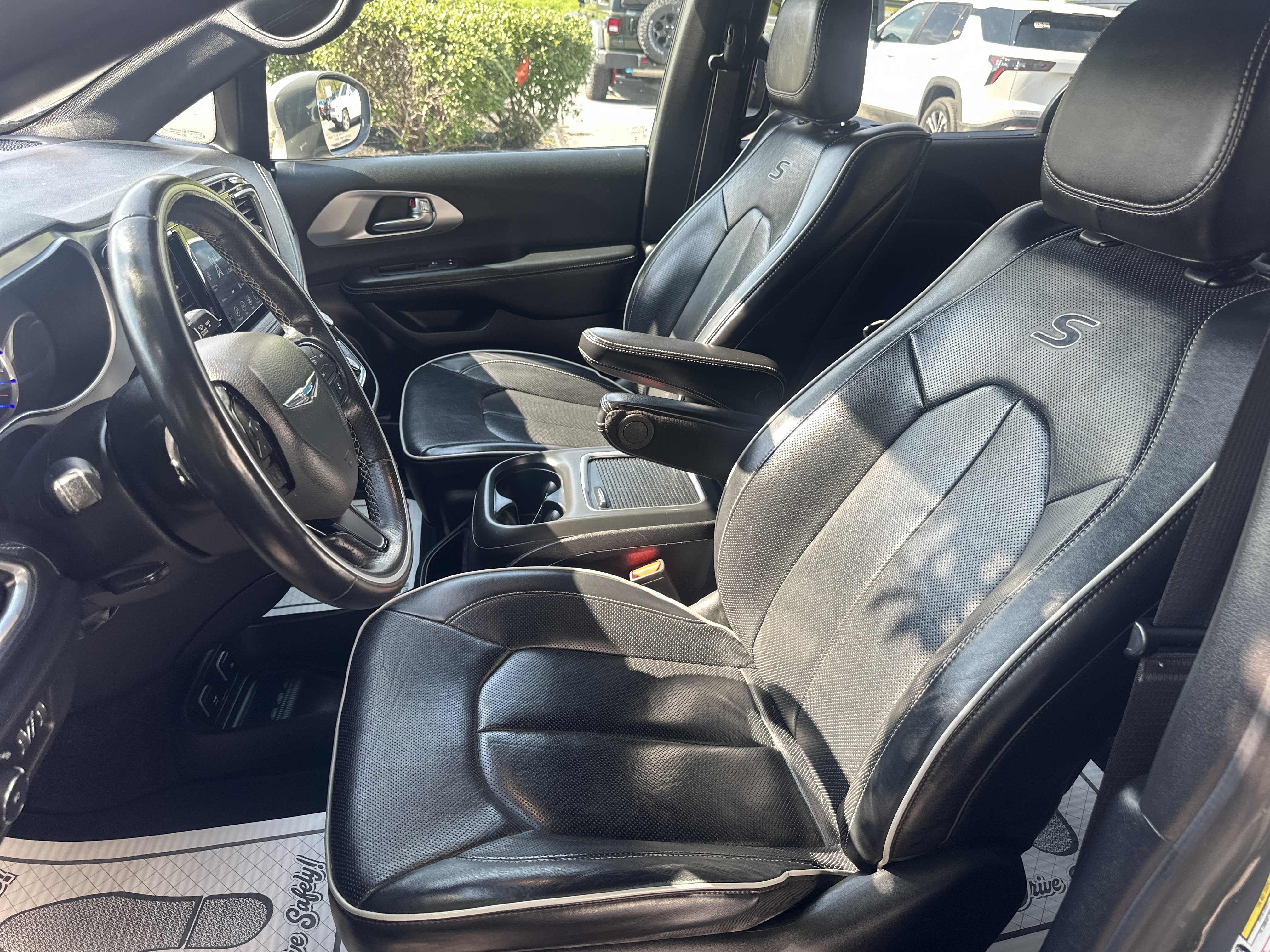 Used 2020 Chrysler Pacifica Limited w/ Advanced Safetytec Group image 12